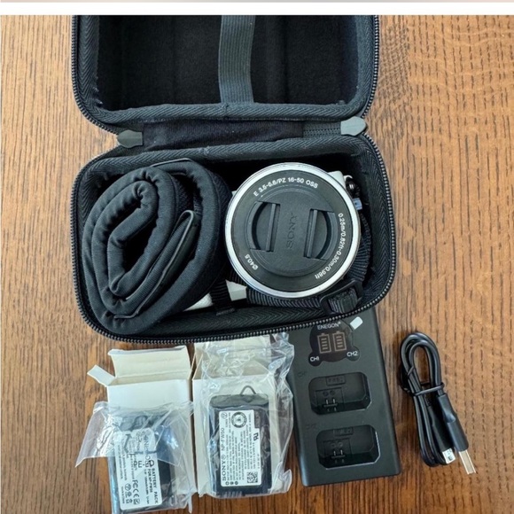 Sony Cream a5000 Digital Camera - Picture 3 of 3